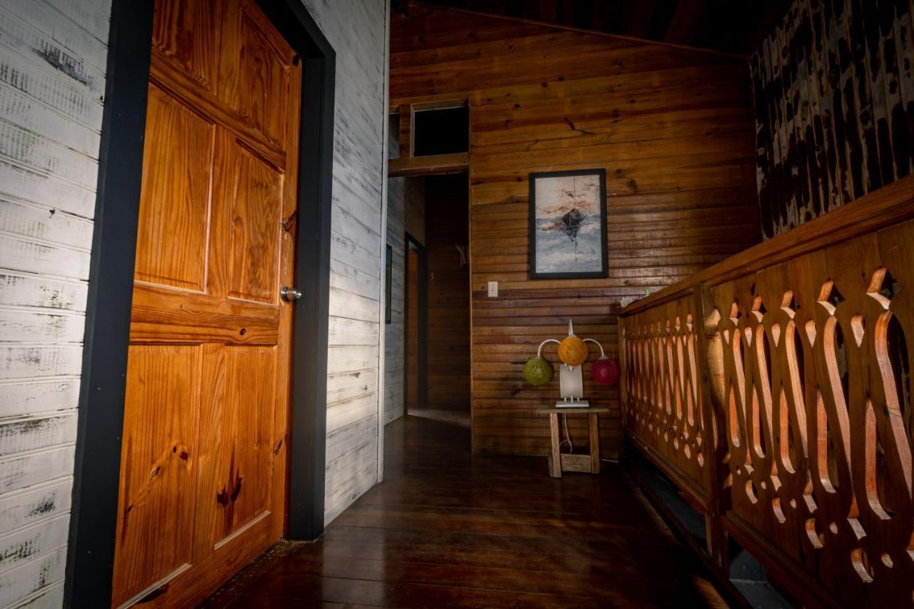 Barrbra Bnb Over The Sea Bocas del Toro Exterior photo