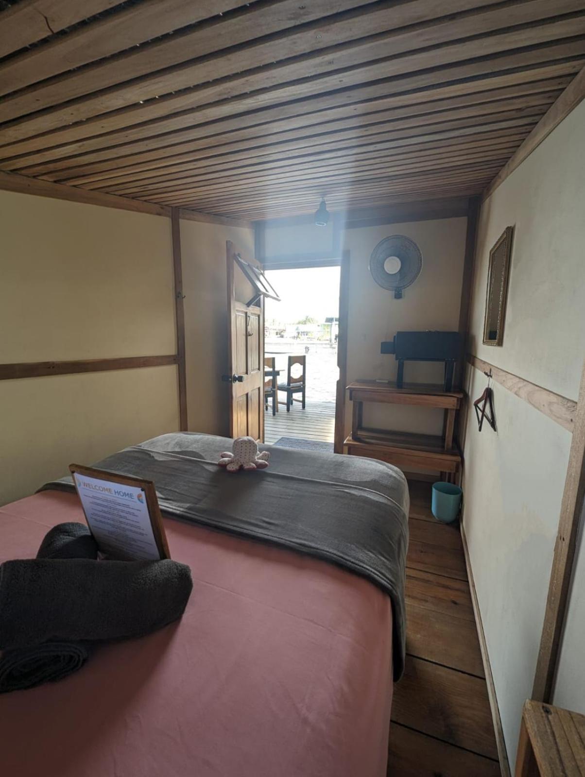 Barrbra Bnb Over The Sea Bocas del Toro Exterior photo