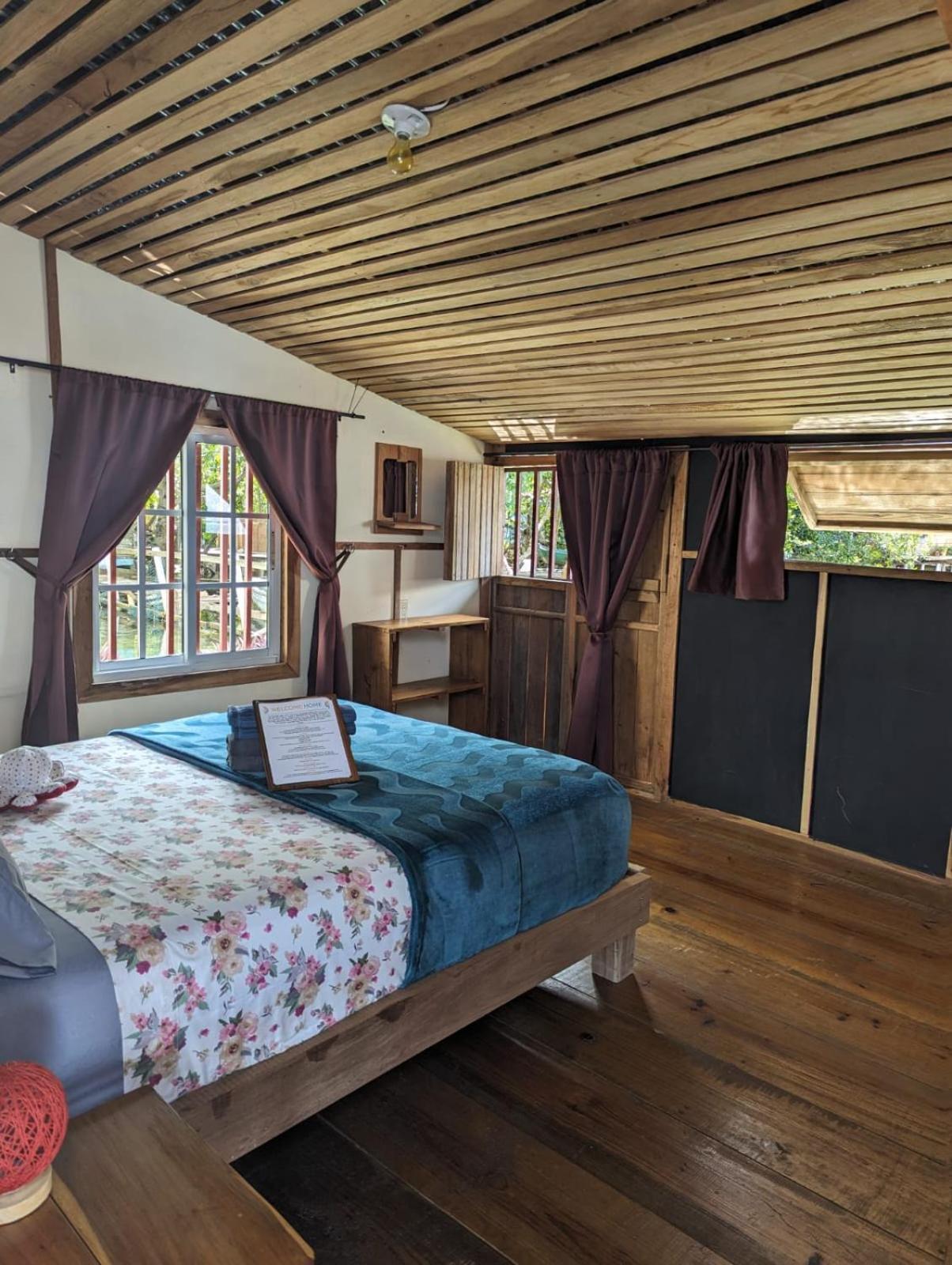 Barrbra Bnb Over The Sea Bocas del Toro Exterior photo