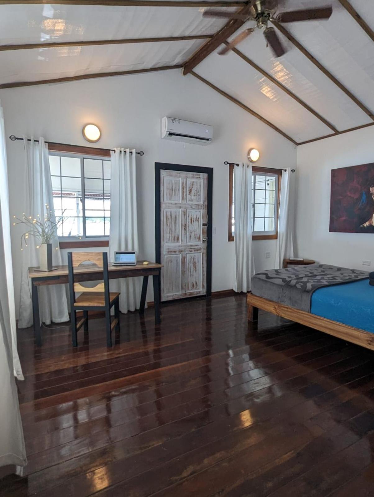 Barrbra Bnb Over The Sea Bocas del Toro Exterior photo
