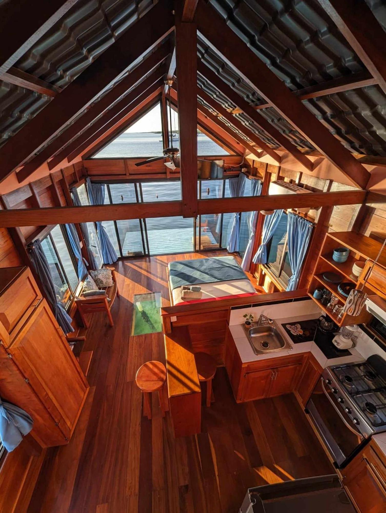 Barrbra Bnb Over The Sea Bocas del Toro Exterior photo