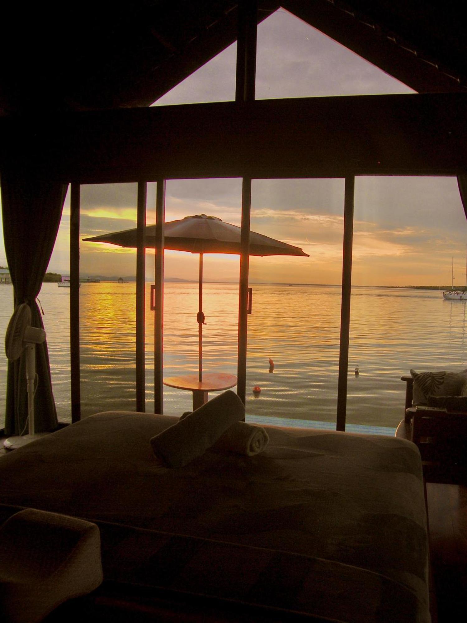 Barrbra Bnb Over The Sea Bocas del Toro Exterior photo