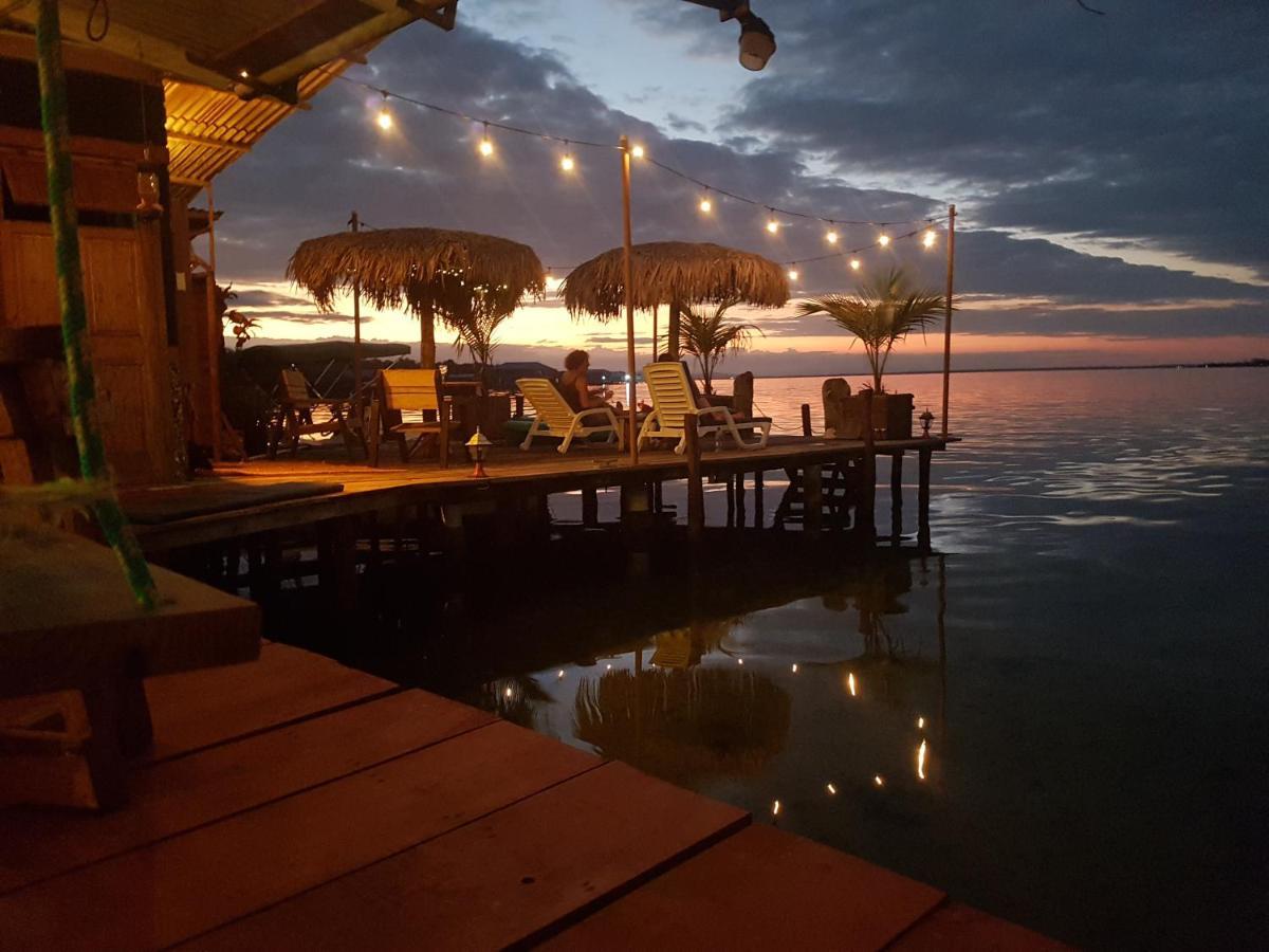 Barrbra Bnb Over The Sea Bocas del Toro Exterior photo